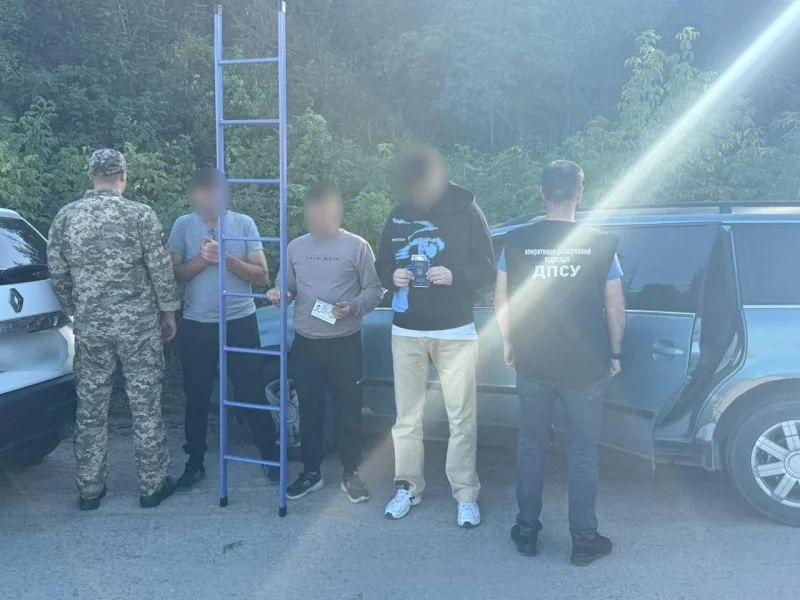 Втікали до Молдови з драбиною: буковинські прикордонники затримали двох військовозобов’язаних