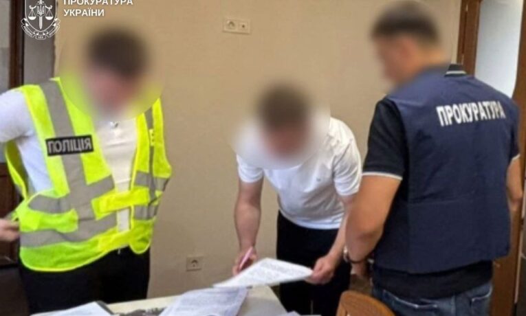 На Буковині судитимуть митника, який пропустив контрабанду на мільйон