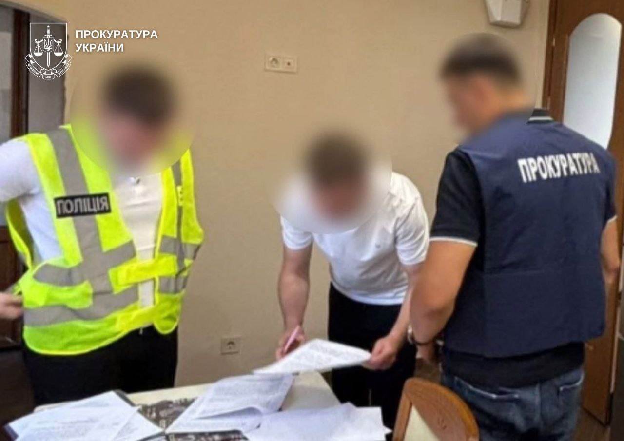 На Буковині судитимуть митника, який пропустив контрабанду на мільйон
