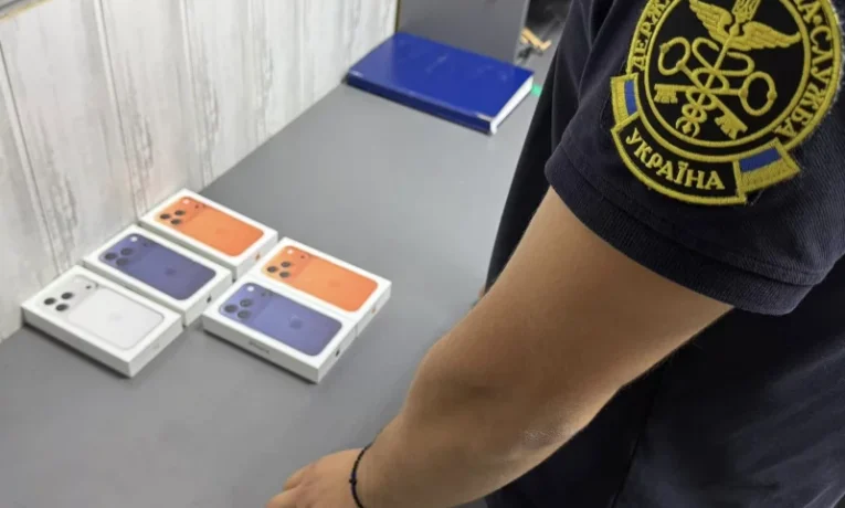 Перші випадки котрабанди нових iPhone 17 задокументовано на Буковині