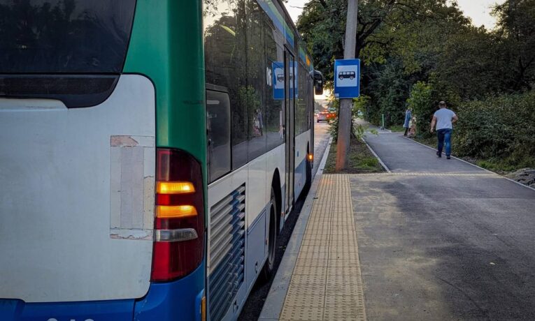 У Чернівцях на вулиці Південно-Кільцевій завершується ремонт дороги
