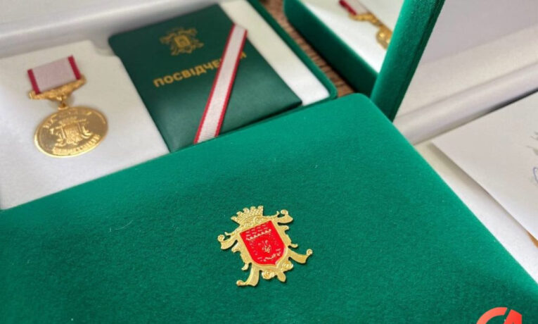 Чотирьом шанованим чернівчанам присвоїли звання “Почесний громадянин міста Чернівців”