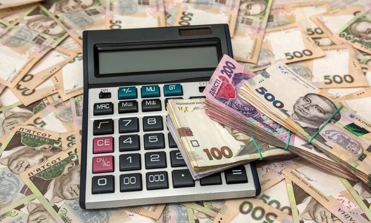 Податок за користування лісом, надрами й іншими ресурсами: скільки сплатили на Буковині