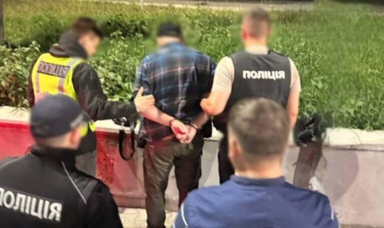 На Буковині затримали жителя Львівщини, який вимагав 16 тисяч євро за зняття з обліку ТЦК