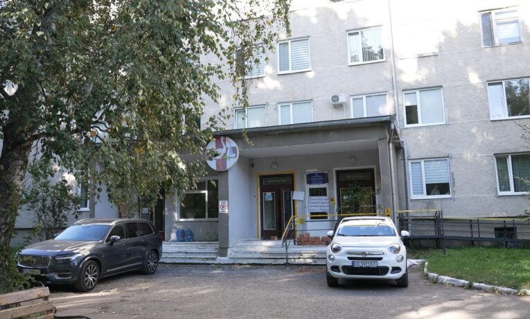 У пологовому будинку у Чернівцях позбавили премії лікарку, яка просила “віддячити” за роботу: що відомо про випадок