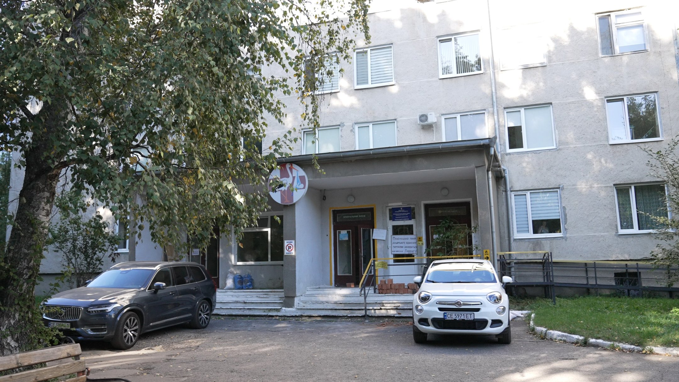 У пологовому будинку у Чернівцях позбавили премії лікарку, яка просила “віддячити” за роботу: що відомо про випадок