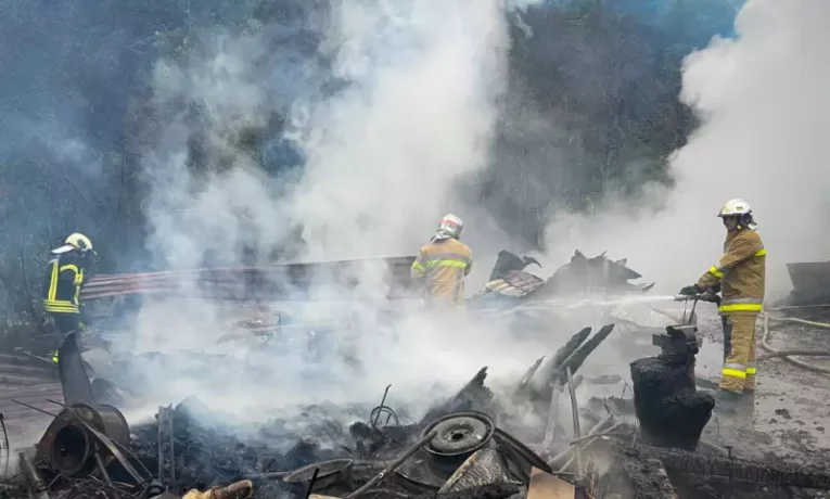 На Буковині сталася масштабна пожежа у господарській будівлі