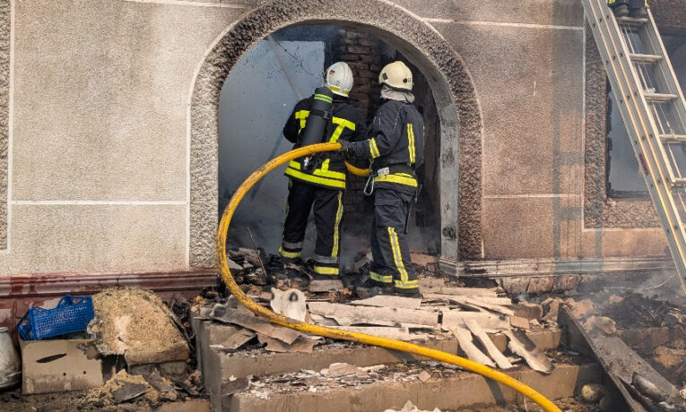 На Буковині під час пожежі в будинку травмувалося двоє осіб