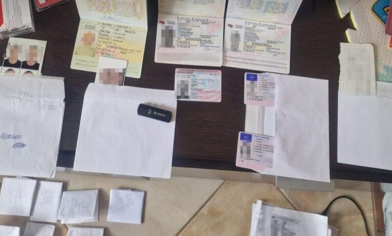 На Буковині викрили угруповування, яке продало фальшивих документів на 2 мільйони гривень