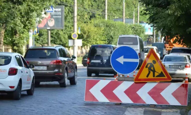 У Чернівцях тимчасово обмежать рух транспорту на декількох вулицях