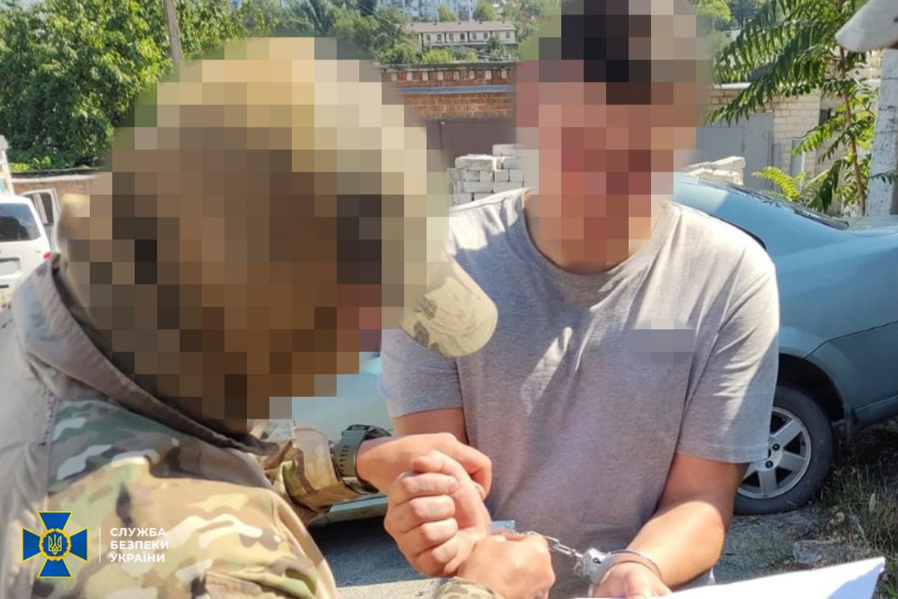 Співробітники СБУ Буковини затримали рецидивіста-агента фсб, який готував удари по Дніпру за допомогою GPS-«маячків»