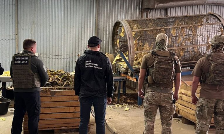 На Буковині викрили підпільний цех з виробництва ферментованого тютюну на 30 мільйонів гривень