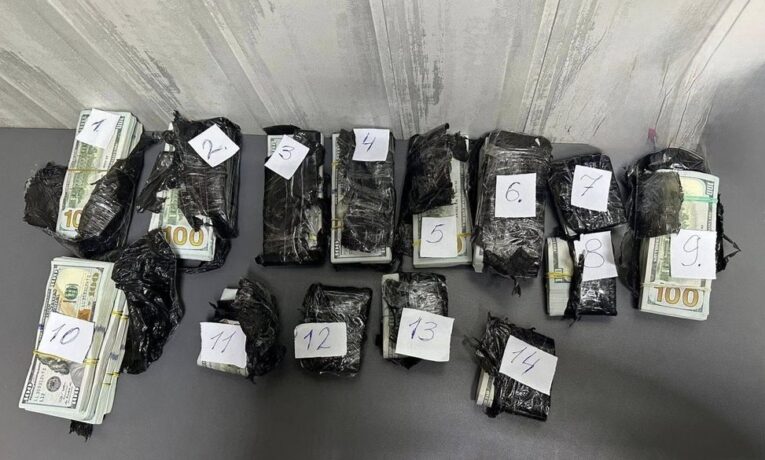 Найбільше – майже мільйон доларів: скільки разів через кордон на Буковині намагалися перевезти незадекларовану валюту