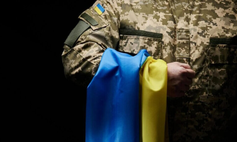 Суд у Чернівцях скасував відмову Міноборони у виплаті 15 млн грн цивільній дружині загиблого солдата