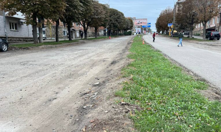 У Чернівцях на вулиці Ясській перекрили рух для транспорту