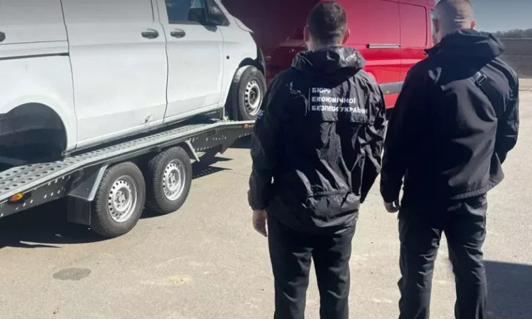 На Буковині оштрафували чоловіка, який розмитнював авто під виглядом гуманітарки для ЗСУ