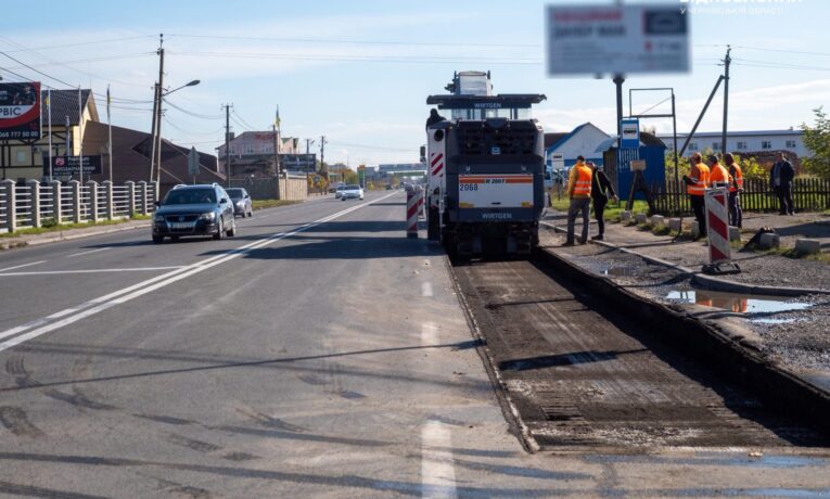 На в’їзді до Чернівців триває ремонт міжнародної траси М-19 (фото)