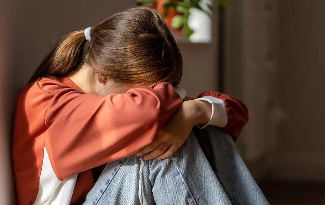 У Чернівцях чоловіка оштрафували за побиття незнайомої дитини посеред вулиці