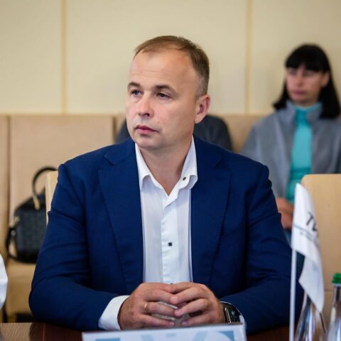 Заступник голови Чернівецької ОДА їздить на Lexus за 2,6 млн грн, а дружина зберігає $170 тис. готівкою