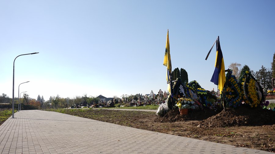 У Чернівцях планують відремонтувати пішохідні доріжки на кладовищі у мікрорайоні Ленківці