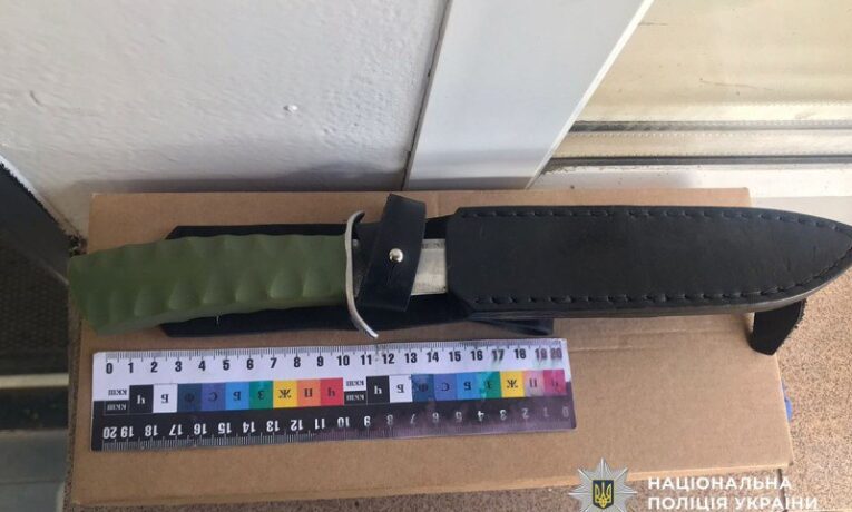 На Буковині чоловіку повідомили про підозру за незаконне зберігання ножа