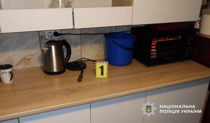 На Буковині 27-річна жінка поранила ножем 14-річну сестру