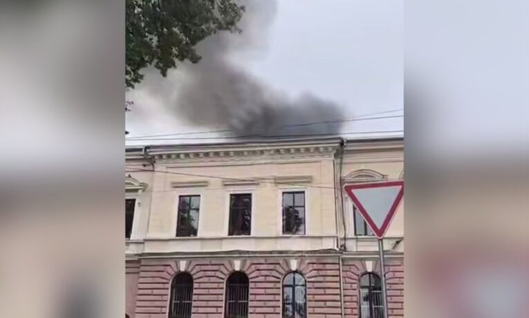 У готелі в центрі Чернівців сталася пожежа: всіх евакуювали