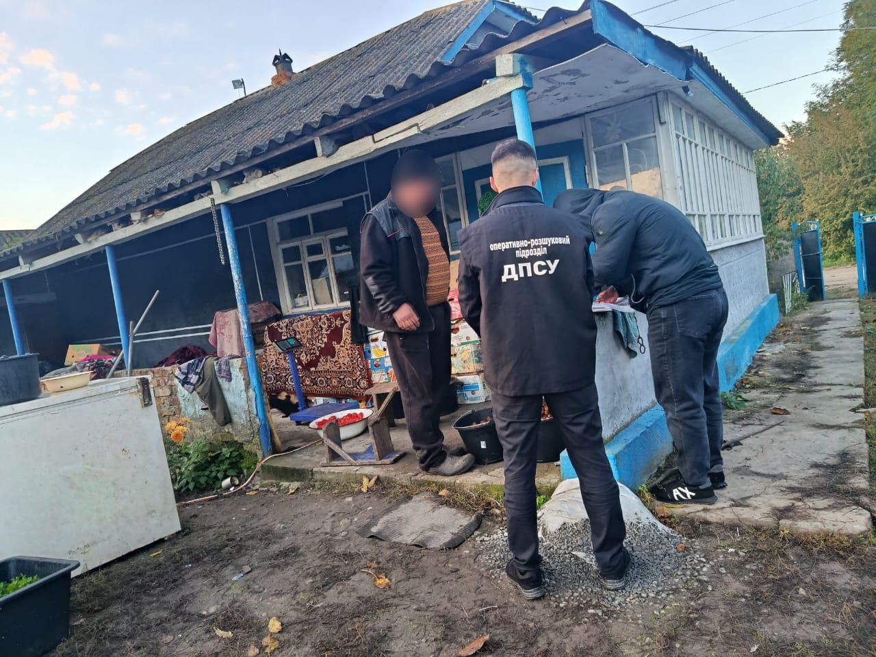 Справа переправлення ухилянтів на БУковині: під час обшуків виявили арсенал зброї