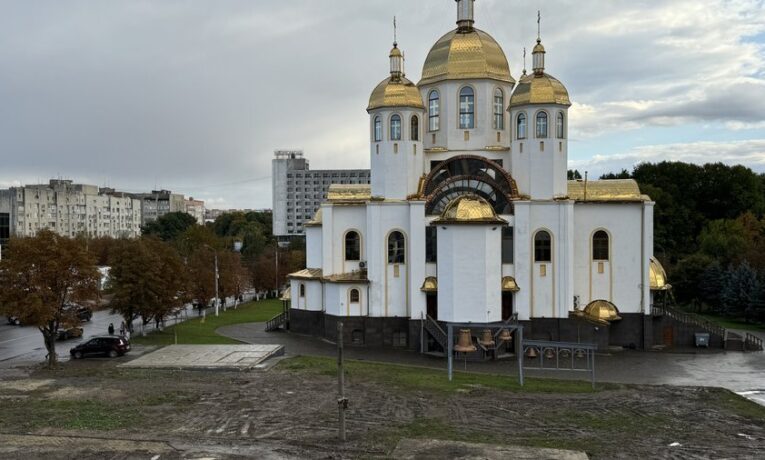 Як планують облаштувати територію довкола Собору в Чернівцях, де раніше був радіоринок