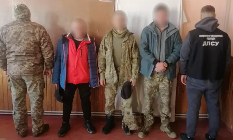 На Буковині затримали групу чоловіків, які намагалися незаконно потрапити до Молдови