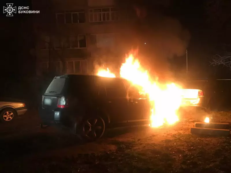У спальному районі Чернівців загорівся автомобіль Land Rover Freelander