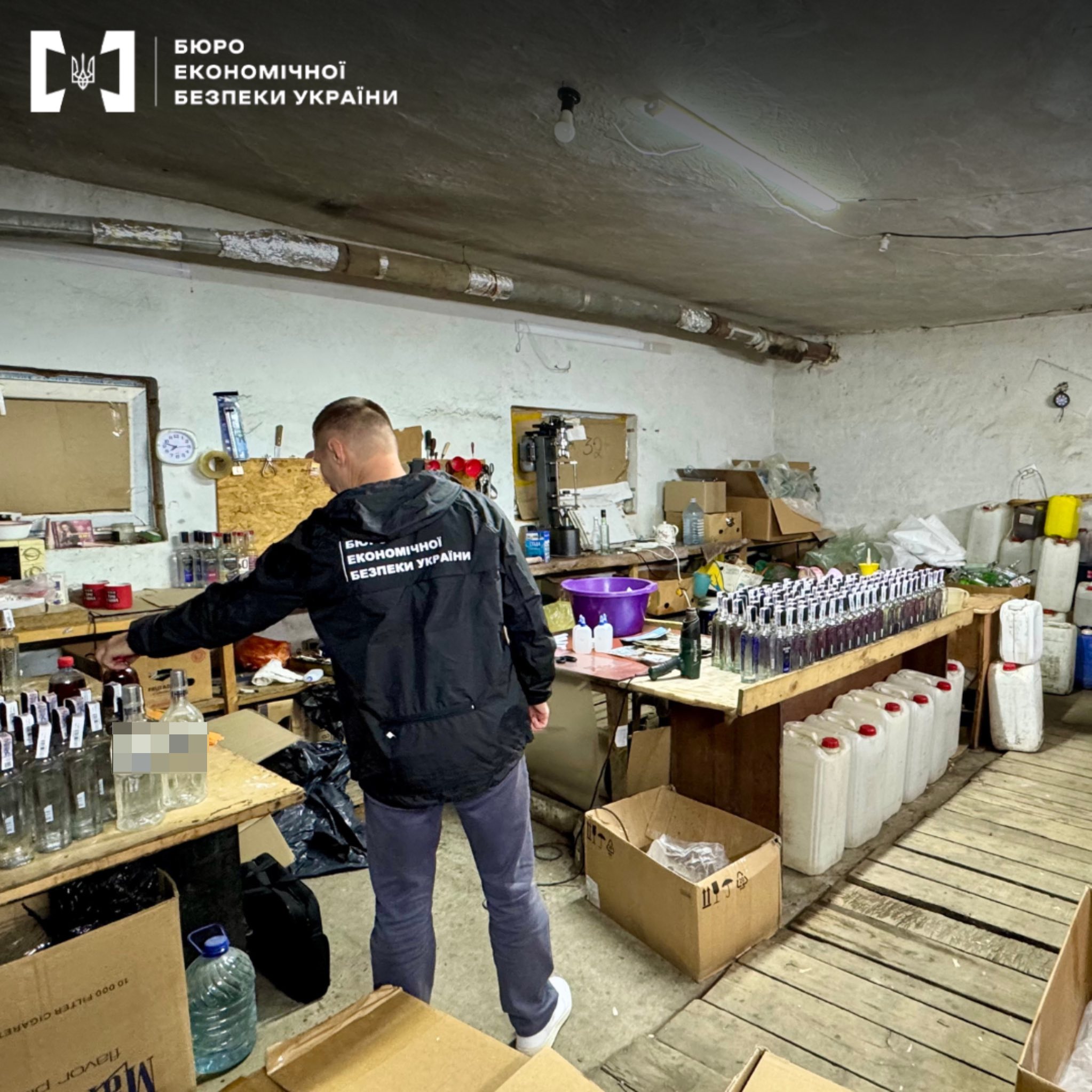 На Буковині викрили підпільний «алкогольний завод»