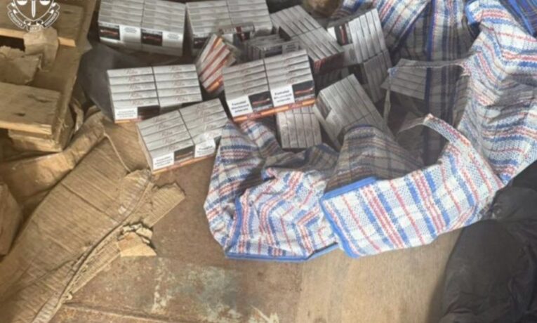 На Калинівському ринку в Чернівцях вилучили понад 14 тисяч пачок контрафактних сигарет