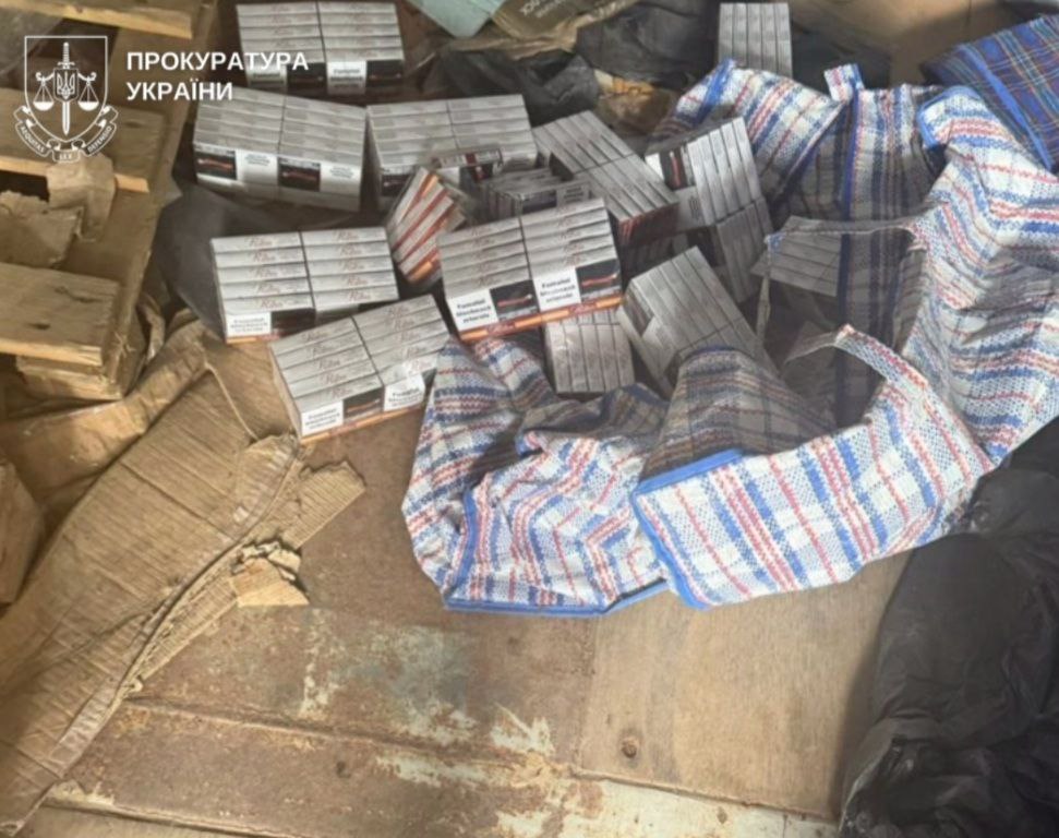 На Калинівському ринку в Чернівцях вилучили понад 14 тисяч пачок контрафактних сигарет