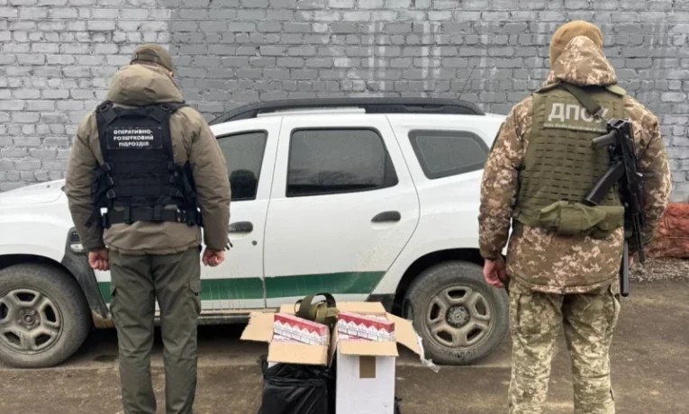 На Буковині прикордонники зірвали спробу незаконного переправлення сигарет до Румунії