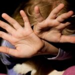 Буковинця увʼязнили на 15 років за зґвалтування правнуки, яка виявилась його дочкою