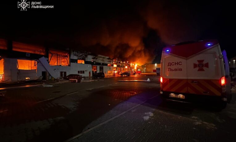 Десятки постраждалих і жертви у Тернополі: Зеленський повідомив про масштаби російського обстрілу