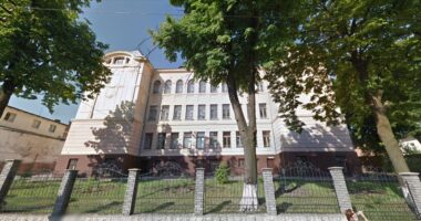 У ліцеї в центрі Чернівців облаштують додатковий евакуаційний вихід