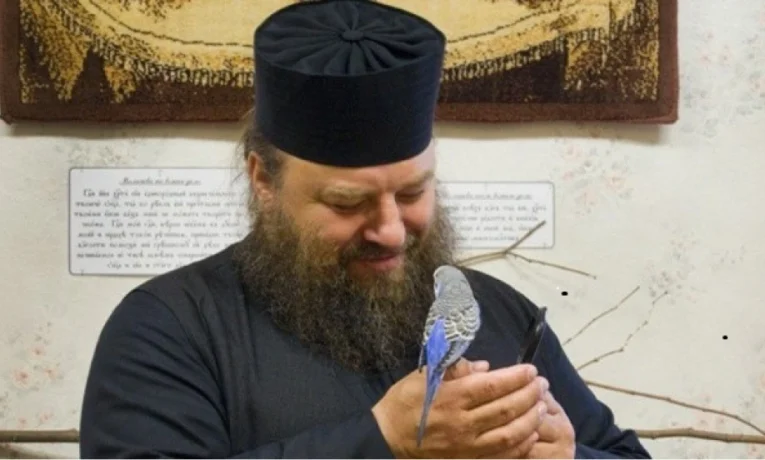 Вигнав вихованця із ВІЛ? У Чернівецькій ОВА розповіли про порушення митрополита УПЦ МП Лонгина у вихованні дітей