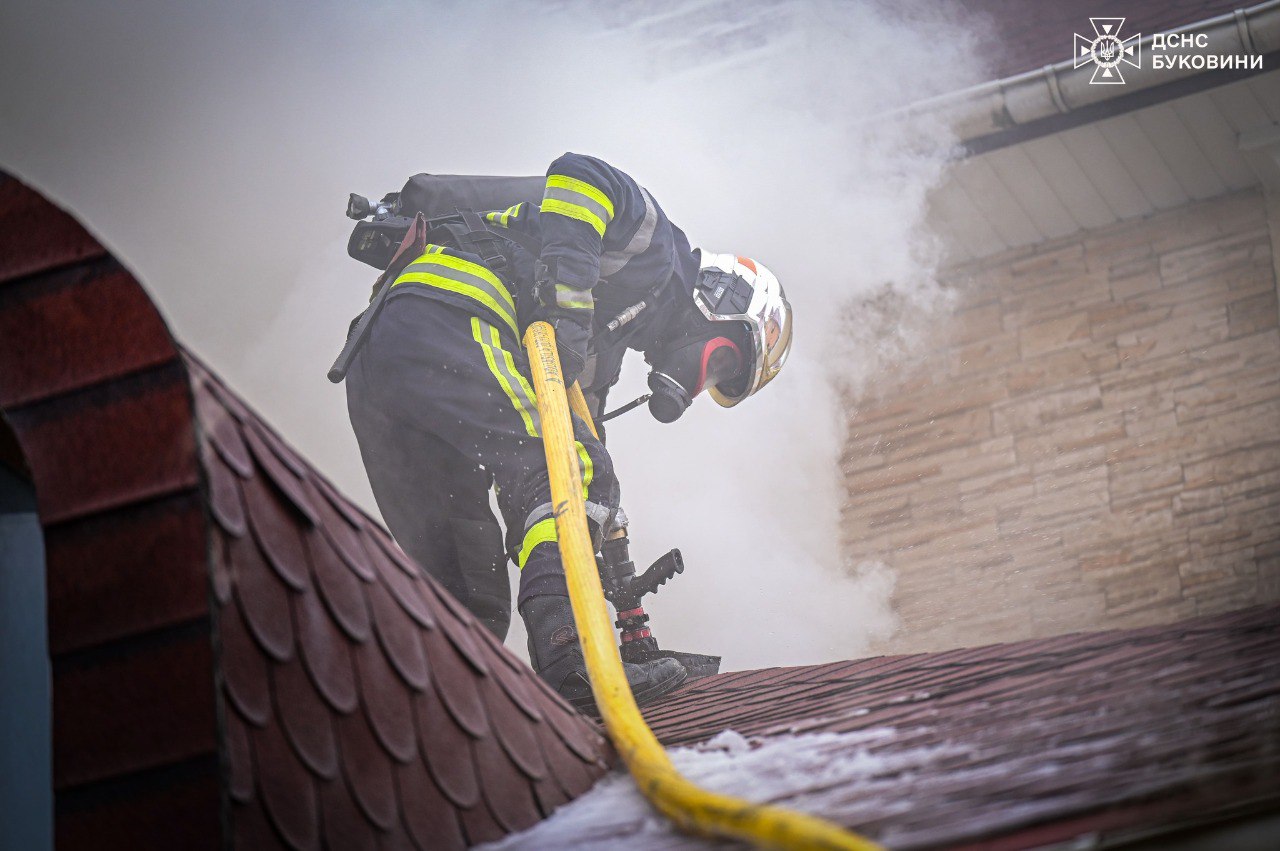 На Буковині вибухнула акумуляторна батарея інверторної станції — згорів генератор у гаражі