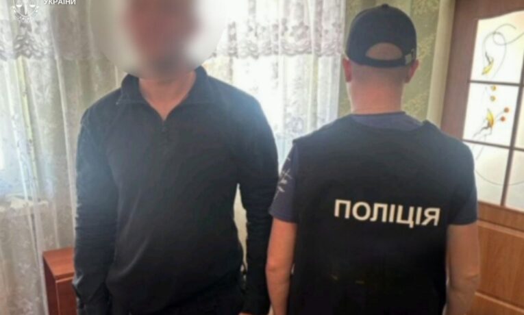 На Буковині судитимуть колишнього поліцейського за участь у схемі підробки документів