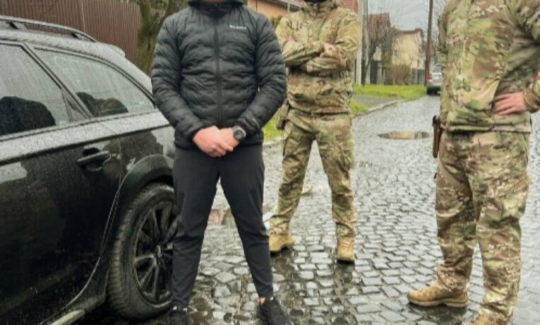 На Буковині викрили схему незаконного переправлення через кордон, яку організував військовослужбовець ЗСУ