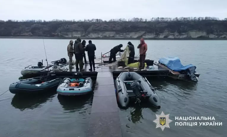 На Буковині викрили браконьєра, який виловив понад 70 рибин з Дністра, серед них – червонокнижні види