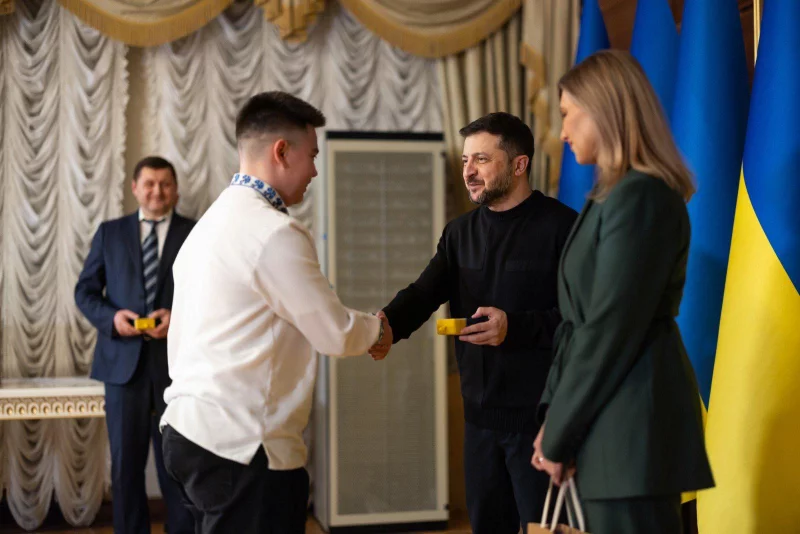 Президент Володимир Зеленський нагородив школяра з Буковини відзнакою “Майбутнє України”