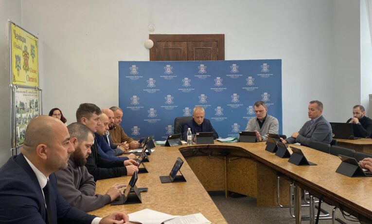 Виконком Чернівецької міськради ухвалив рішення щодо меморіальних дошок, нагород та стипендій