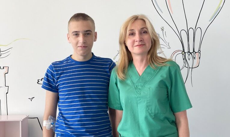 Лікарі зі Львова врятували 16-річного хлопця з Буковини з рідкісним захворюванням печінки