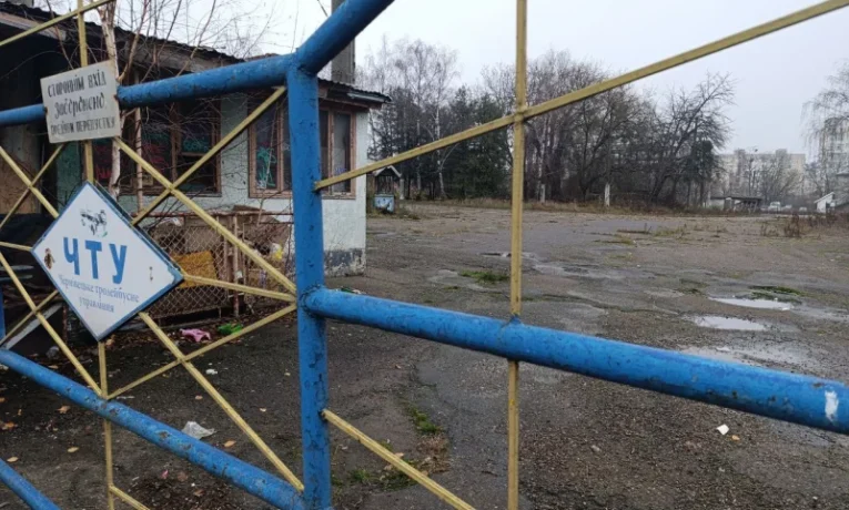 У Чернівцях занепадає територія колишнього тролейбусного депо на проспекті Незалежності