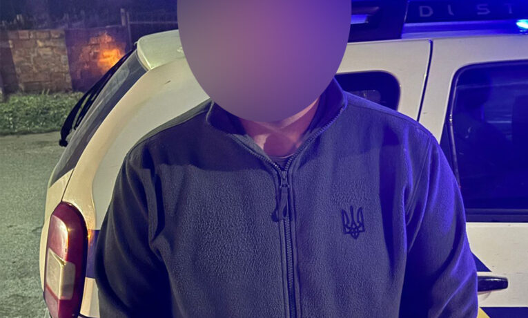 На Буковині поліція затримала чоловіка, який під час конфлікту ножем поранив жителя Чернівців