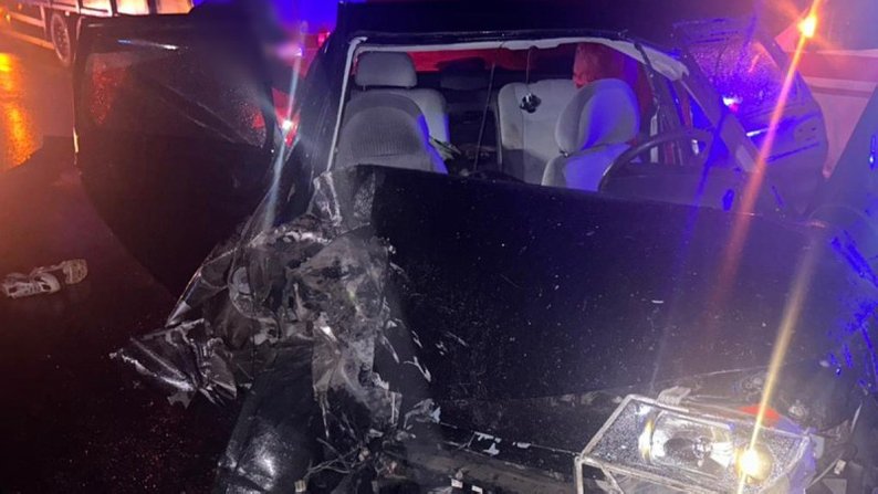 На Буковині внаслідок зіткнення легковика з вантажівкою постраждали водій та четверо пасажирів