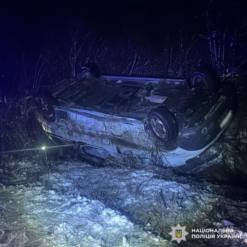 На Буковині перекинувся мікроавтобус: постраждали троє людей, серед них — дитина